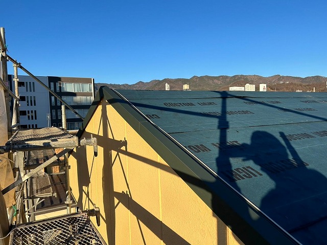 甲府市　屋根カバー工法